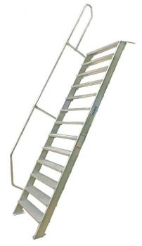 Лестница стационарная, 11 рифл. ступенек 800 мм из лёгк. металла, 45° Лестница стационарная, 11 рифл. ступенек 800 мм из лёгк. металла, 45°