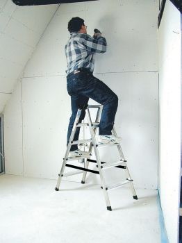 DOPPLO Двусторонняя стремянка, 2 х 4 ступеньки, раб. высота 2,65 м. DOPPLO Двусторонняя стремянка, 2 х 4 ступеньки, раб. высота 2,65 м.