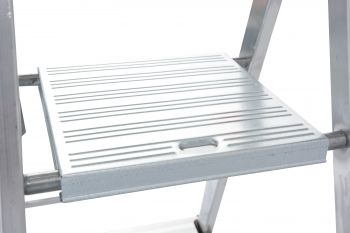 SOLIDY Свободностоящая стремянка, 5 ступеньки, раб. высота 3,05 м. SOLIDY Свободностоящая стремянка, 5 ступеньки, раб. высота 3,05 м.