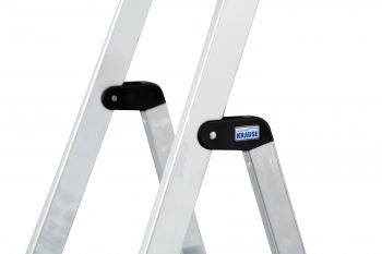 SOLIDY Свободностоящая стремянка, 4 ступеньки, раб. высота 2,83 м. SOLIDY Свободностоящая стремянка, 4 ступеньки, раб. высота 2,83 м.